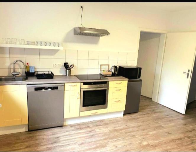 City Apartment Duisburg 2#Netflix &Wlan &Kingsize Bett & Kaffee Maschine & Central & 500M Innenhafen & 2 Min U Bahn Exterior foto